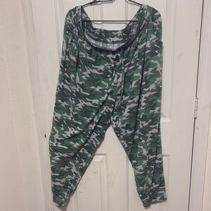 Mukluks Camouflage Harem Pants - Green Camo    Sz 3X